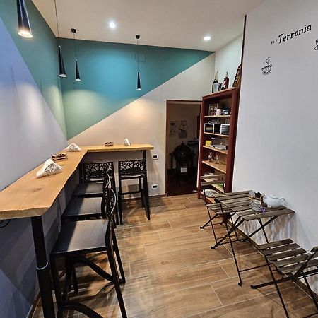 B&B Terronia Napoli Bagian luar foto