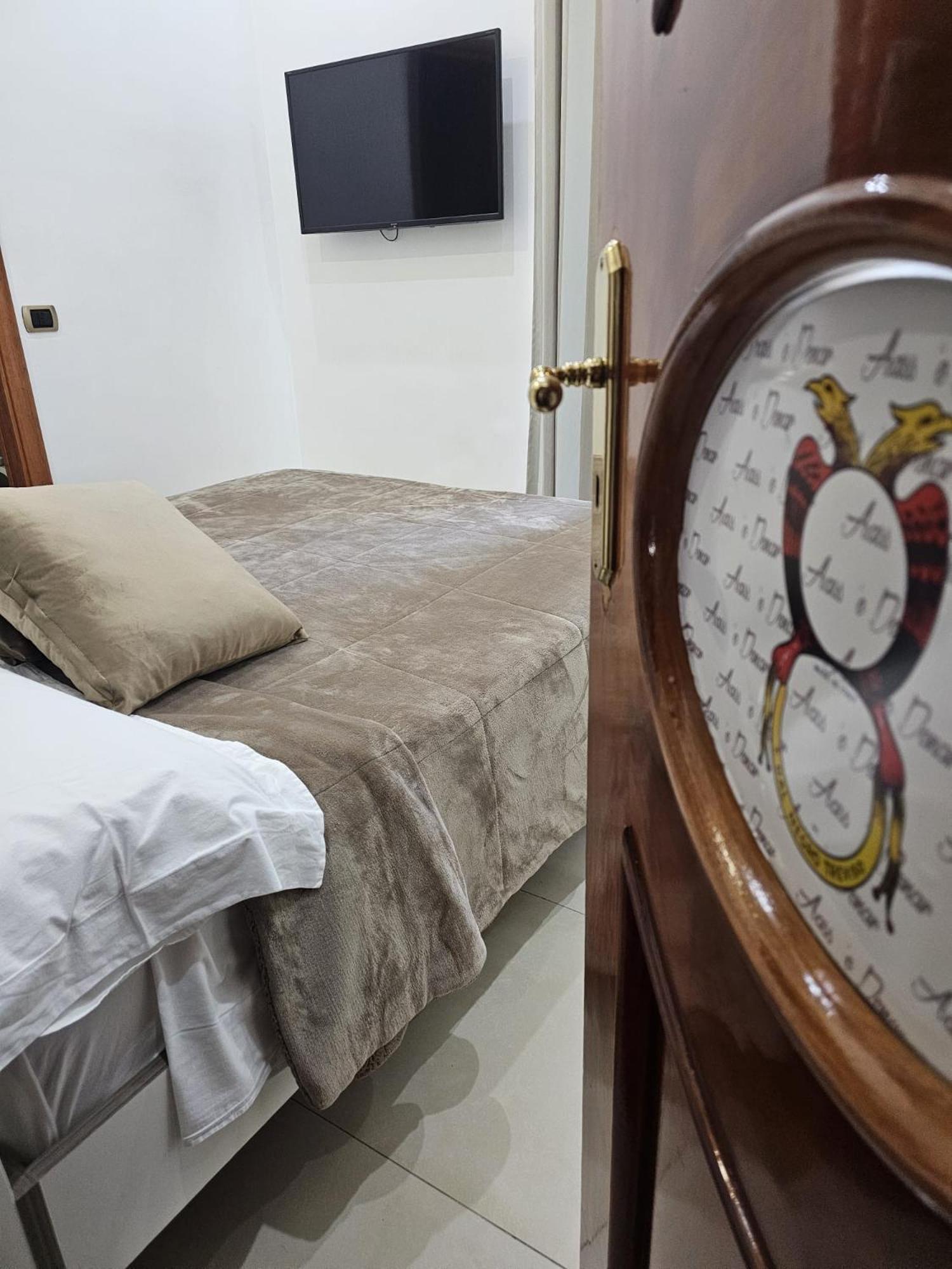 B&B Terronia Napoli Bagian luar foto