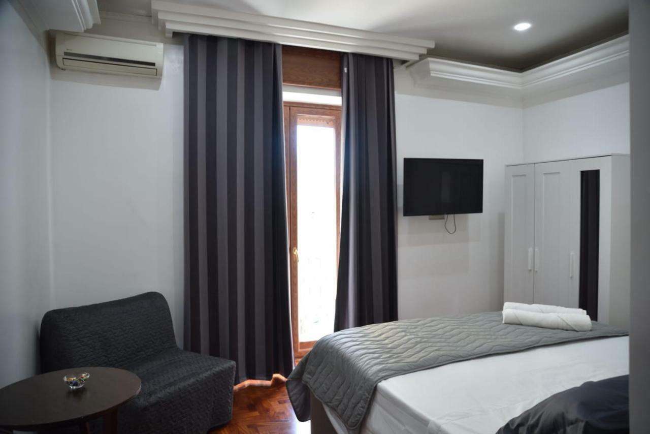 B&B Terronia Napoli Bagian luar foto