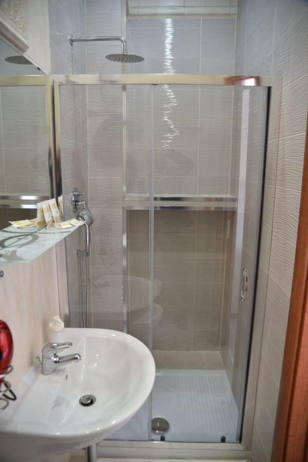 B&B Terronia Napoli Bagian luar foto
