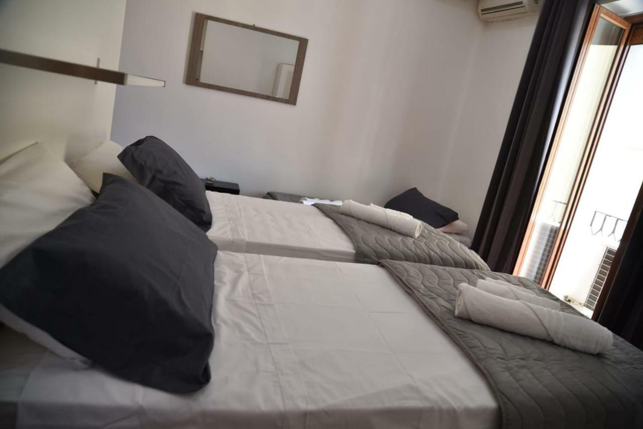 B&B Terronia Napoli Bagian luar foto