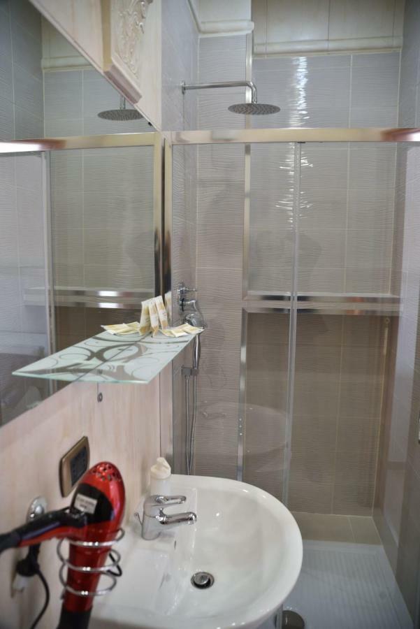 B&B Terronia Napoli Bagian luar foto