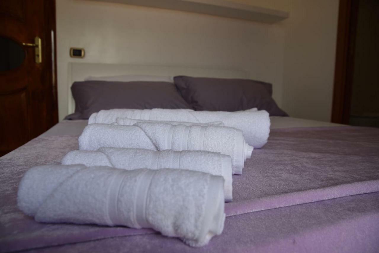B&B Terronia Napoli Bagian luar foto